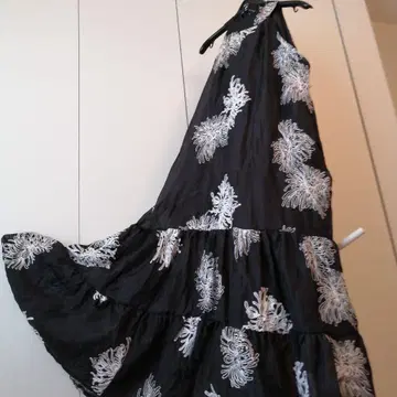 블랙 꽃무늬 자수 슬리브리스 롱 원피스 L