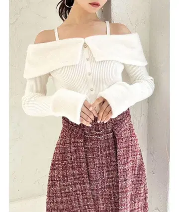 포인트 퍼 오프숄더 니트탑