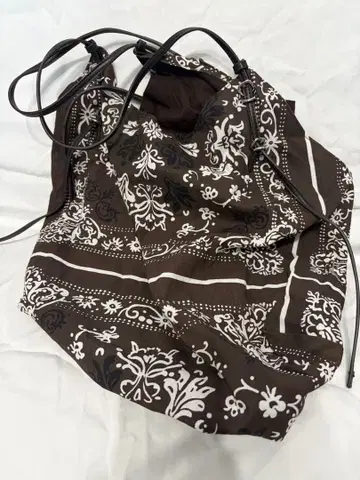 ZARA 반다나 패턴 토트백