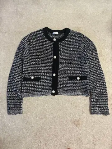 펄 버튼 크롭 가디건