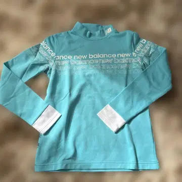 new balance 스카이블루 터틀넥 상의