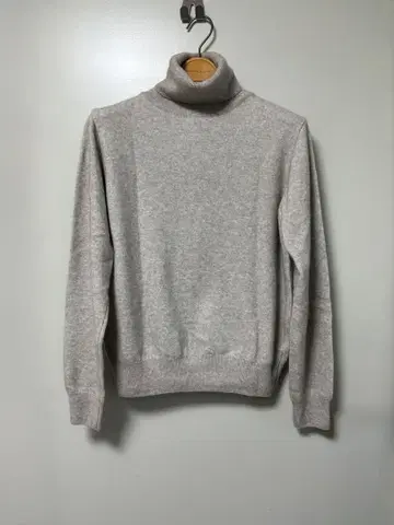 새상품 KISIMO 키시모 터틀 스웨터 베이지 계열