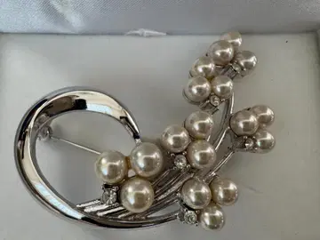 펄과 크리스탈 브로치