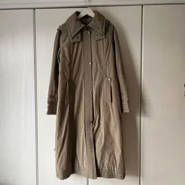 히로코 코시노 후드 부착 롱 코트