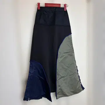 UN3D. 절개 스커트