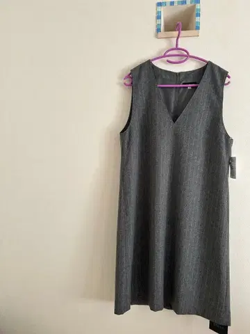 작은 키인 분들 필독! 그레이 V넥 슬리브리스 무릎 기장 원피스