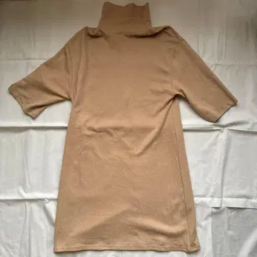 베이지 하이넥 원피스