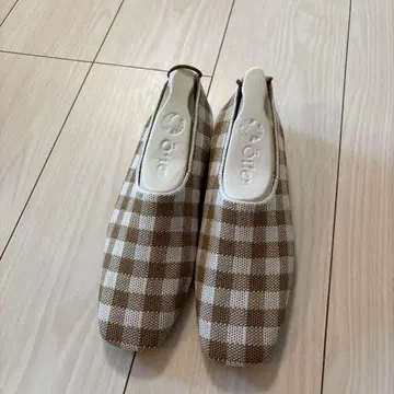 오펜 체크 무늬 플랫슈즈