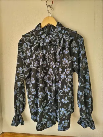 안드러브 꽃무늬 프릴 블라우스