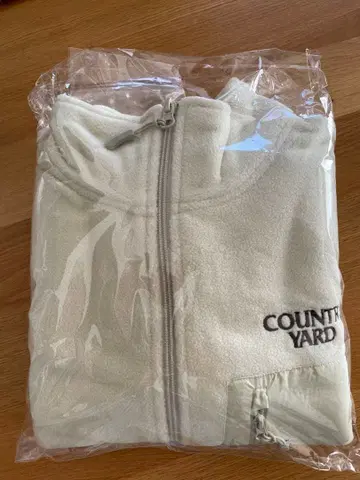 country yard 카운트리야드 플리스 화이트