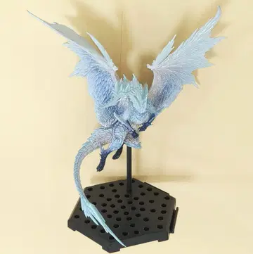 이베르카나 몬스터 헌터 피규어