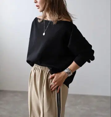 [ 새상품급 ] 오프숄더 리브 소매 티셔츠