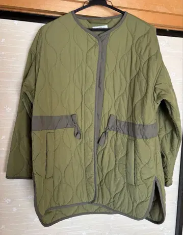 저널 스탠다드 리룸 퀼팅 충전솜 카키 블루종