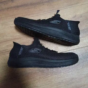 Skechers Slip-Ins 블랙 스니커즈