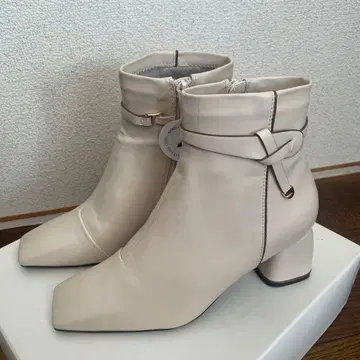 베이지 스퀘어토 부츠 RANDA