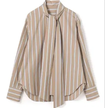 투모로우랜드 맥피 파인 브로드 보타이 스트라이프 블라우스