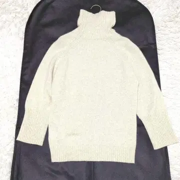 마가렛호웰 캐시미어 울 하이넥 니트 7부 소매 아이보리