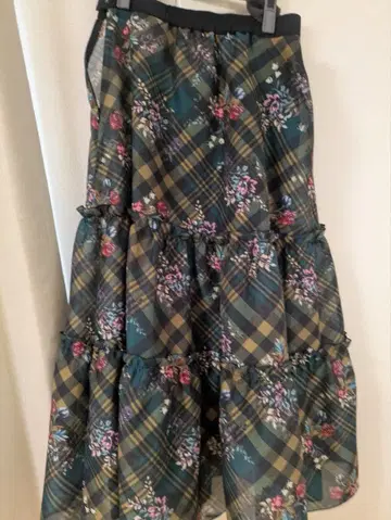 이번 시즌 신상 로이스크레용 플레어 체크 꽃무늬 스커트 ( 그린 )