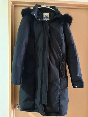 후드 부착 블랙 다운 자켓