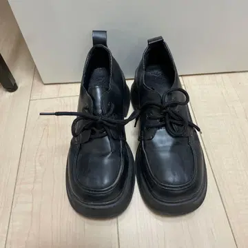 가죽 블랙 레이스업 슈즈 힐 5cm