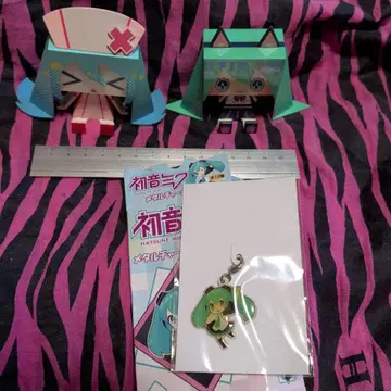 하츠네 미쿠 피규어 2점과 참 세트