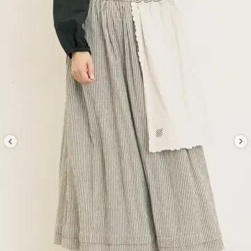 사만사 모스모스 자수 크로스 스커트 블랙