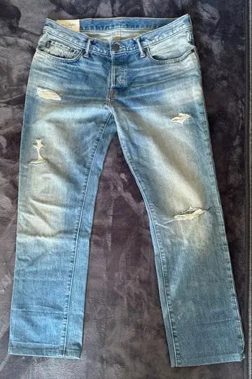 A bercrombie &F itch