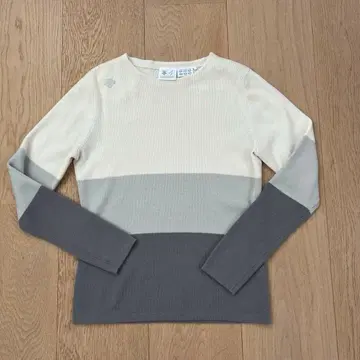 새상품급! 데상트 니트탑