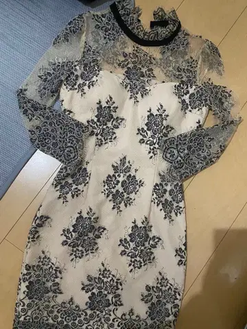 레이스 꽃무늬 드레스 아이보리