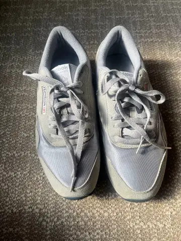 리복 그레이 스니커즈