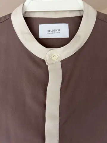STUDIOUS 브라운 긴팔 셔츠