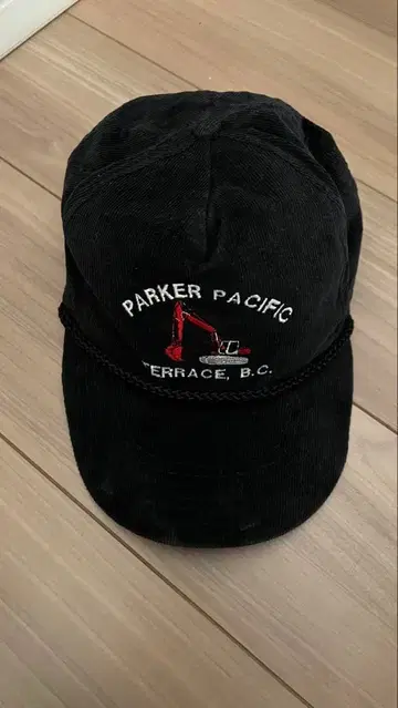 PARKER PACIFIC 블랙 코듀로이 캡