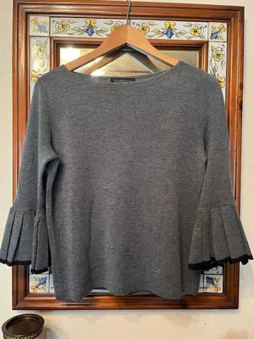 DAMA collection 그레이 플레어 슬리브 니트 새상품급