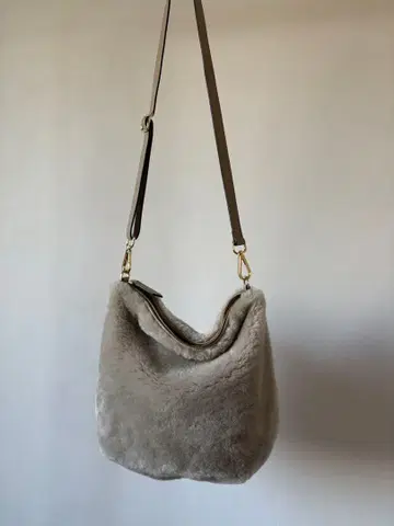 그레이 퍼 숄더백