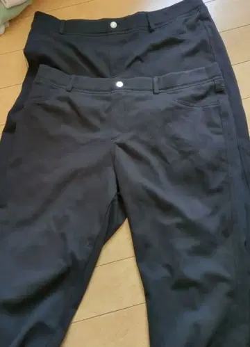 새상품급 유니클로 블랙 팬츠 빅 사이즈 4L 2장 세트!!