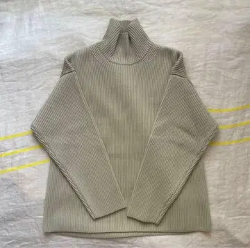 AURALEE 터틀넥 스웨터 라이트 그레이
