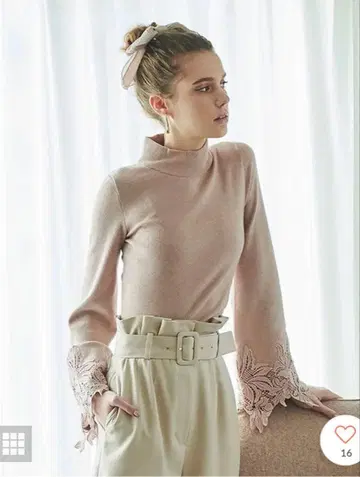 에이미 레이스 장식 베이지 긴팔 니트 스웨터 F