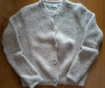 ZARA 비쥬 부착 베이지 가디건