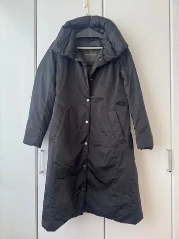 블랙 후드 부착 롱 코트 맥킨토시