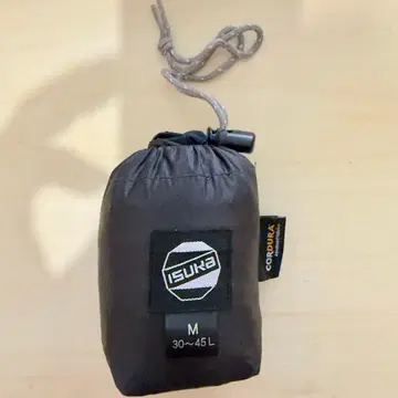 [ 새상품 미사용 ] ISUKA 울트라라이트 팩커버 M 블랙