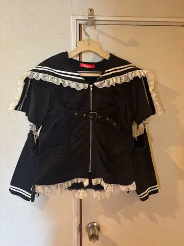 Romantc neurosis 블랙 세일러 카라 상의