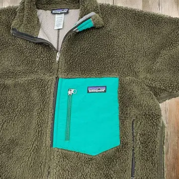 어스 컬러 파타고니아 클래식 레트로X 그린 카키 S(M 상당)