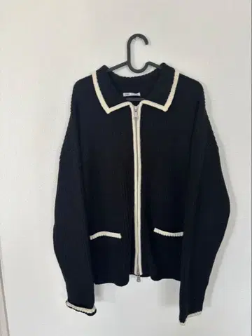 리브 니트 블랙 스웨터