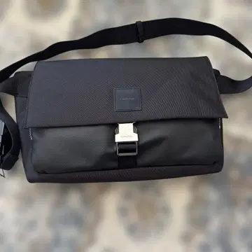 택 포함 새상품 Calvin Klein 메신저 슬링백 나일론