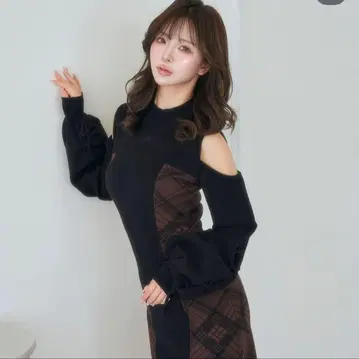 다리치 사이드 체크 니트 원피스 BLK FL