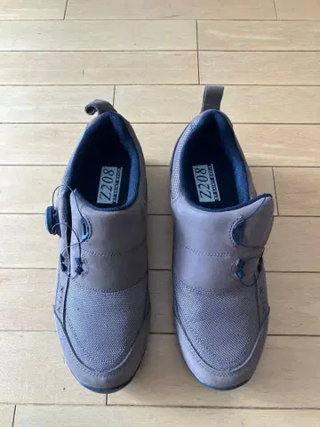 한국 브랜드의 신기 편한 트레킹 슈즈입니다