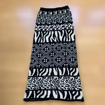 로즈버드 셀렉 롱 니트 스커트 F 사이즈 허리밴딩