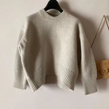 갤러리 비* 큼직하고 두툼한 촘촘한 크루넥 숏 니트