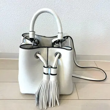 ZARA 태슬 미니 버킷 백 화이트
