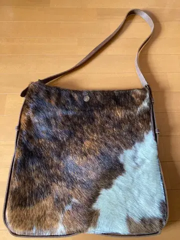 송치 가죽 숄더백 아페쎄